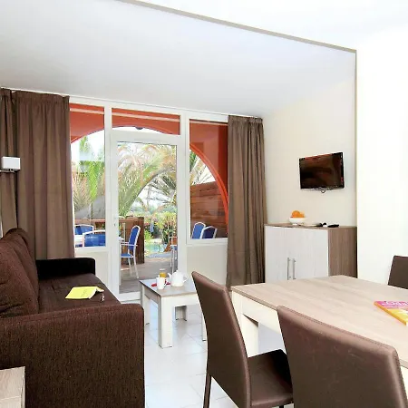 Tidy Near The In A Lively Seaside Апартаменти